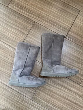 UGG Classic Tall II Grey Sheepskin Pull-on Boot Women size 10